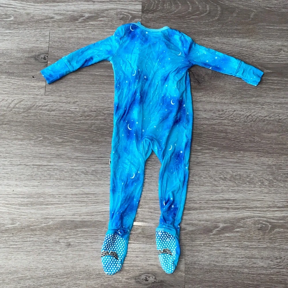 Free Birdees Bamboo zip up footed sleeper